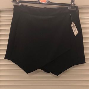 NWT black skort